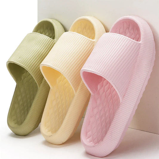 Comfortable anti-slip rhombus-patterned slippers in various vibrant colors for summer lounging