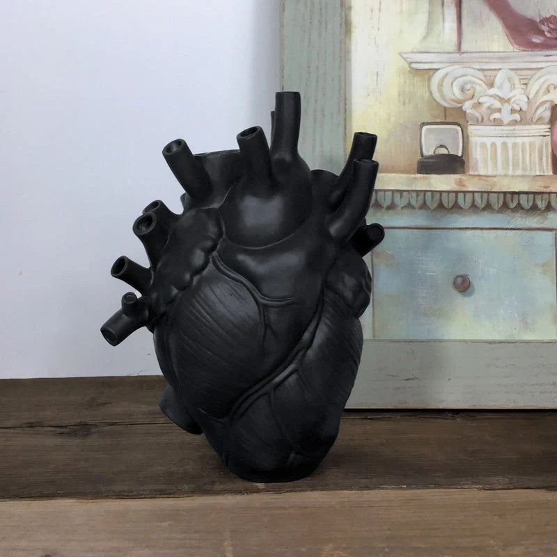 Nordic style heart-shaped dry vase for desktop decoration in various colours