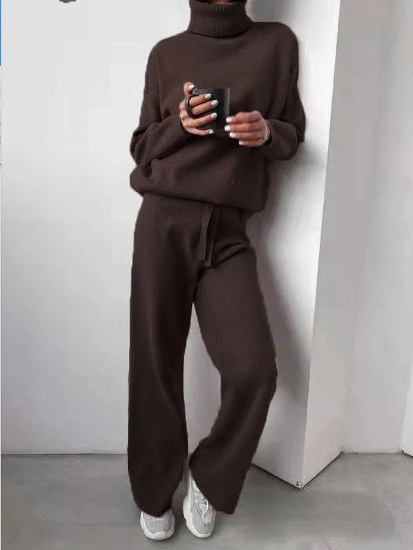 Women's casual turtleneck sweater and drawstring pants set in cotton-polyester blend
