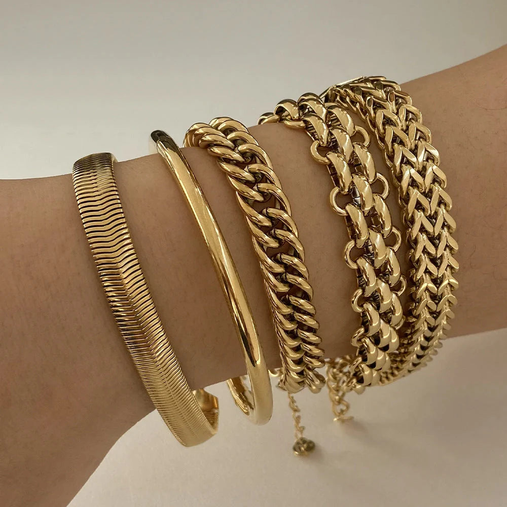 Elegant stainless steel electroplated bracelet for women, perfect for any occasion.
