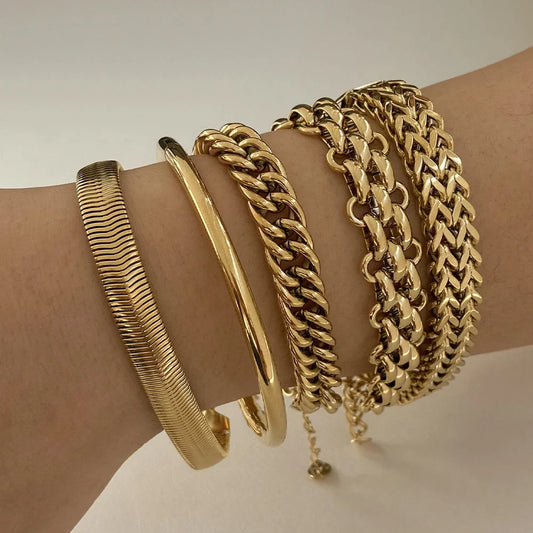 Elegant stainless steel electroplated bracelet for women, perfect for any occasion.