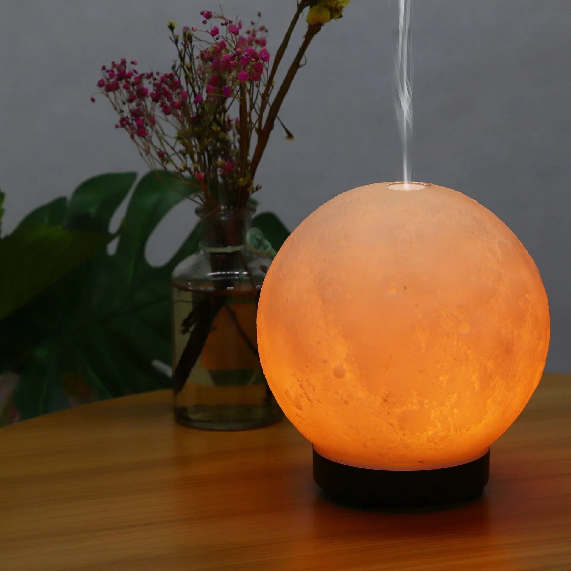 Soothing ultrasonic humidifier and aroma diffuser with wood grain and neutral color options
