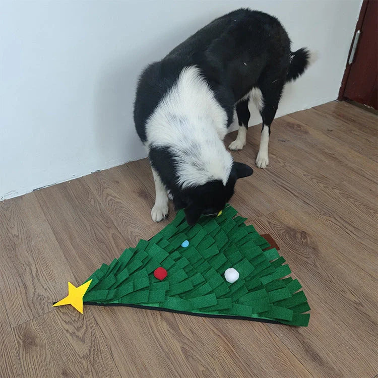 Green dog snuffle mat for slow feeding and olfactory training