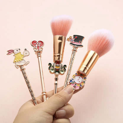 Alice makeup brush in rose gold and gold options for precise makeup application