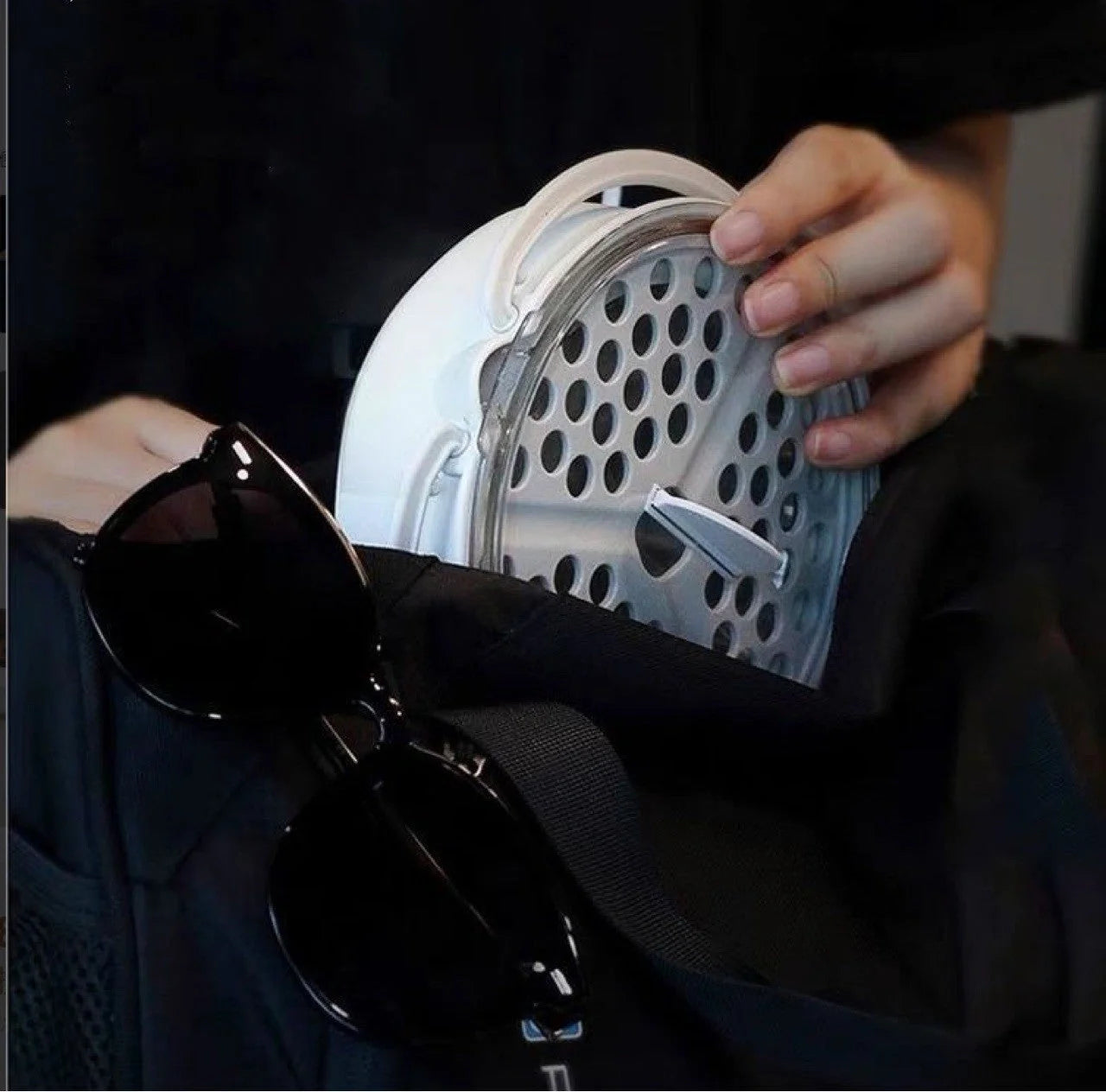 Portable folding electric cooker with food-grade silicone liner and stainless steel components