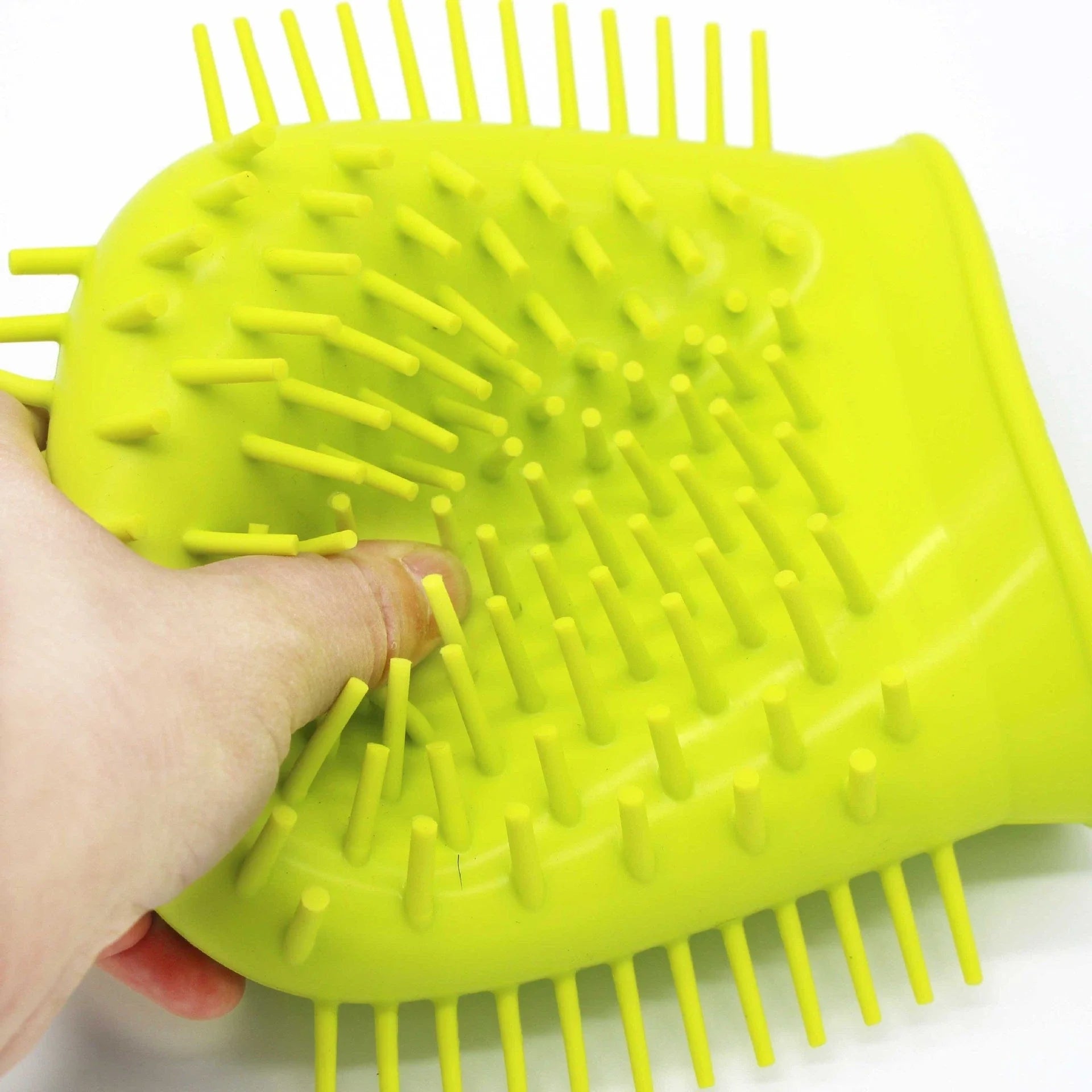 Premium paw cleaner for Shiba Inu pets with columnar cup design, soft silicone material, and massaging bristles for effective dirt and debris removal.