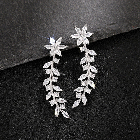 Stylish diamond flower earrings for women in white gold, gold, and rose gold
