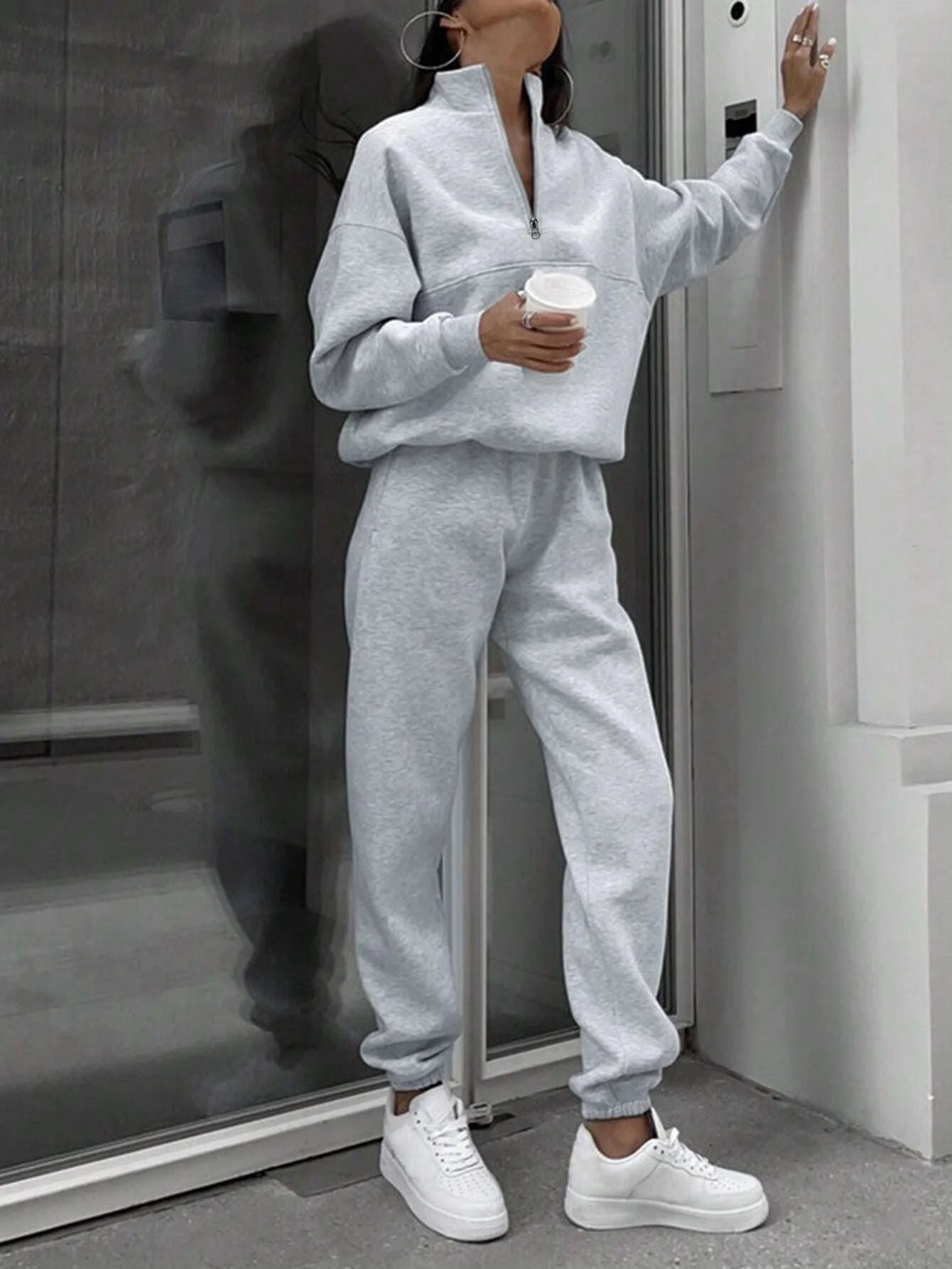 Women's long-sleeved sports sweatshirt suit with stand-up collar and elastic band trousers