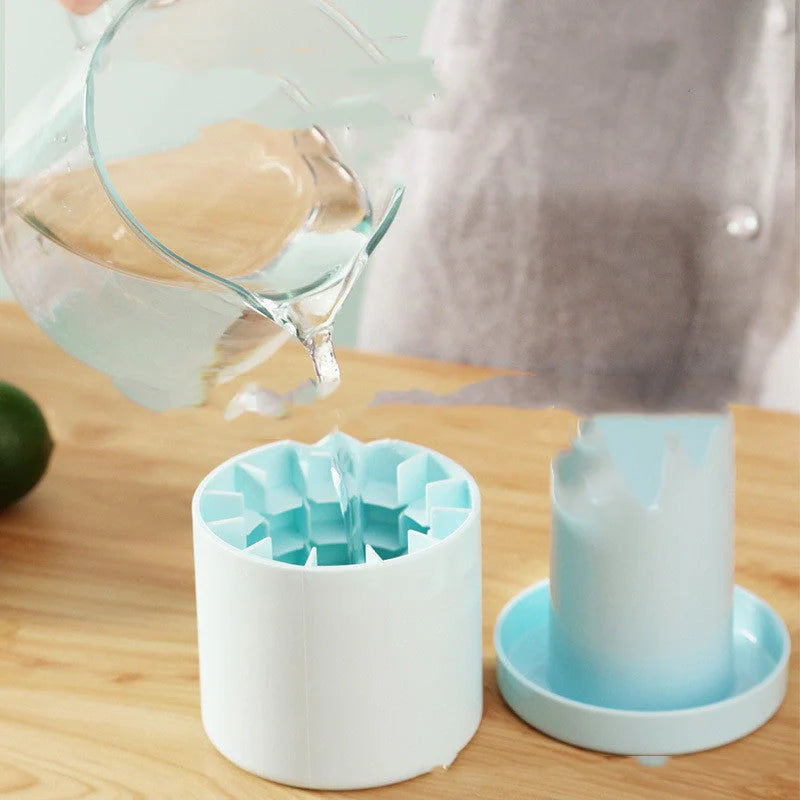 Portable 2-in-1 ice bucket mold with lid for efficient ice making and serving