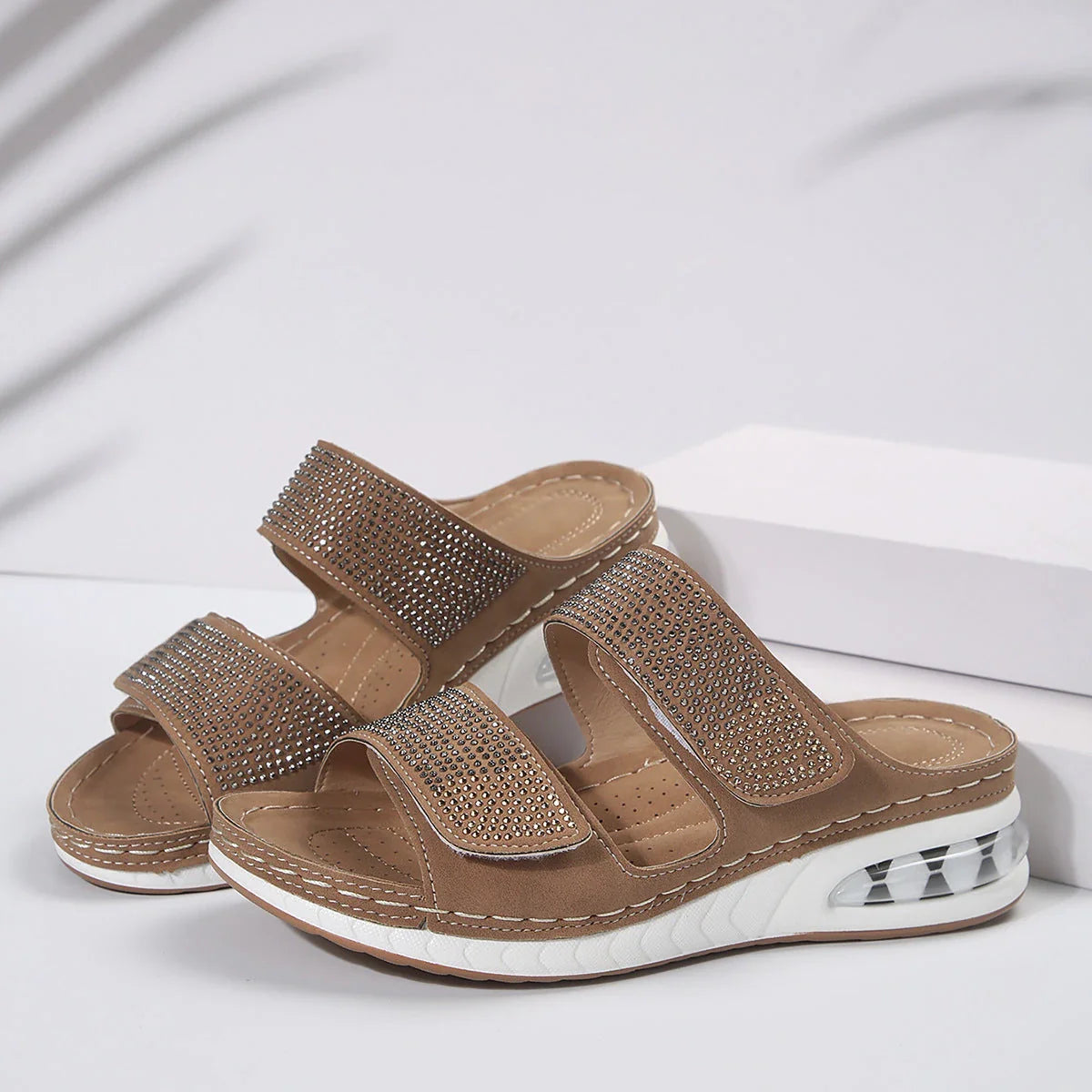 Fashionable rhinestone-embellished summer sandals with air-cushioned footbed