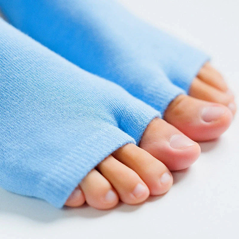 Premium non-slip yoga socks for women featuring split-toe design, jacquard knitting, and breathable combed cotton construction