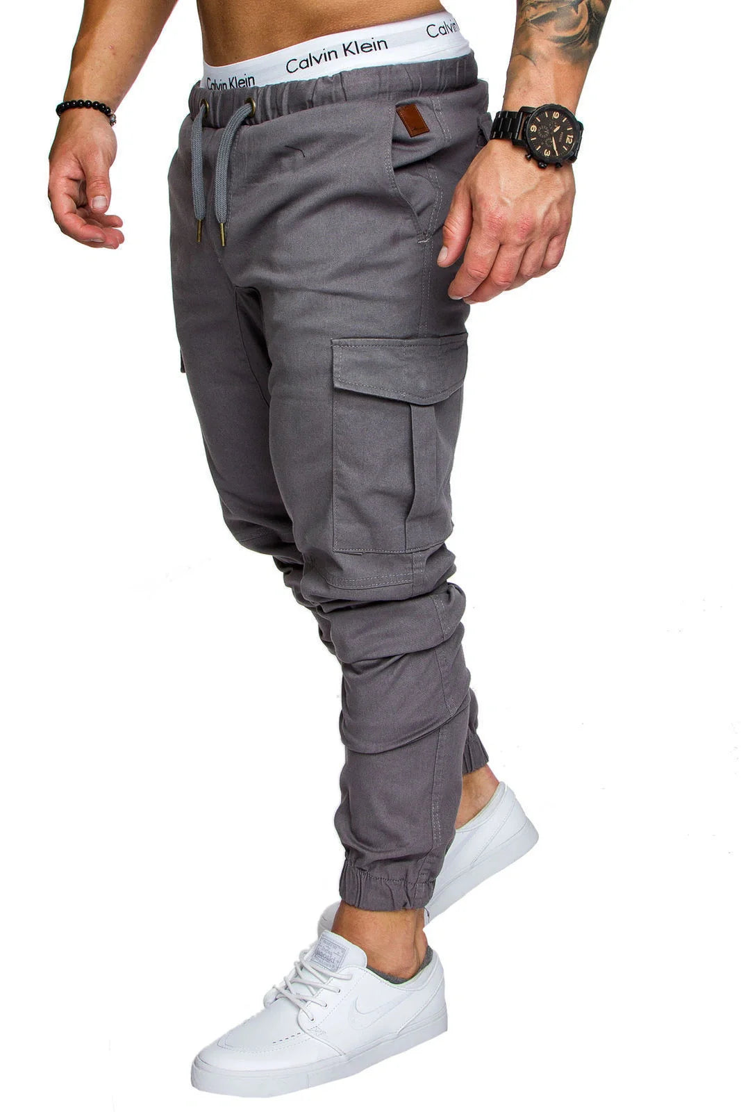 Sophisticated men's woven trousers in various colours and sizes, featuring a tailored design for a flattering fit