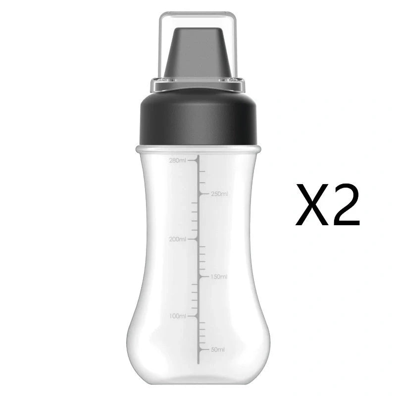 Five-hole scale squeezing sauce bottle with lid for precise kitchen use