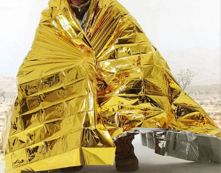 Silver aluminised emergency blanket for outdoor survival and hypothermia prevention
