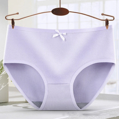 Breathable women's mid-rise non-marking shorts in solid colours
