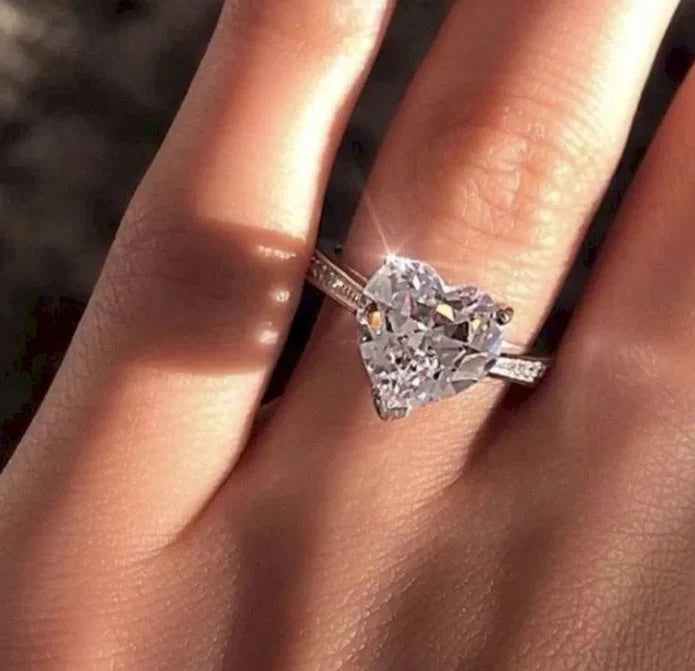 Heart-shaped zircon ring with white gold plating for engagements