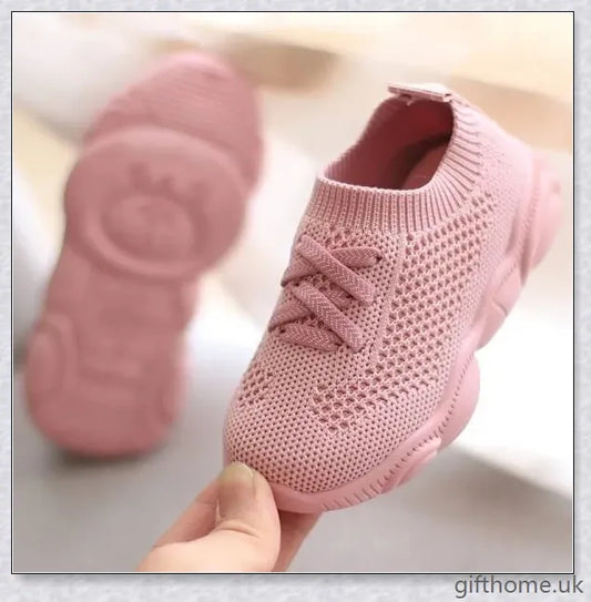 Soft-soled toddler shoes for boys and girls featuring a grid pattern design and non-slip sole for comfort and safety