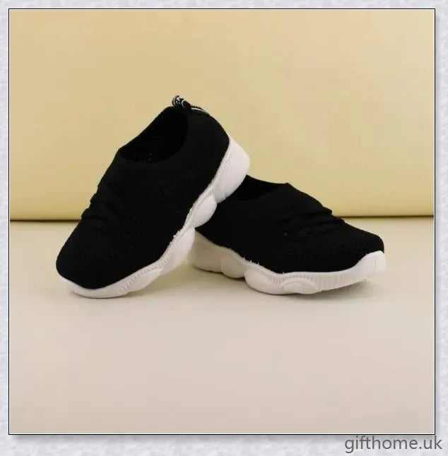 Soft-soled toddler shoes for boys and girls featuring a grid pattern design and non-slip sole for comfort and safety