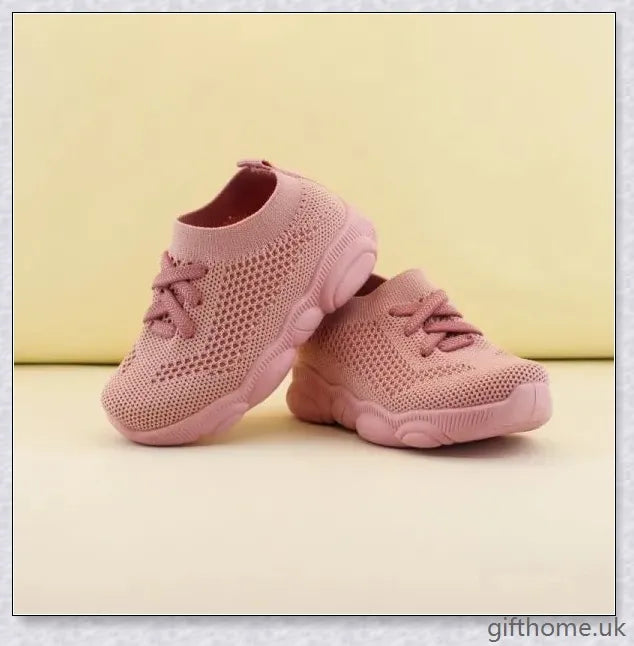 Soft-soled toddler shoes for boys and girls featuring a grid pattern design and non-slip sole for comfort and safety