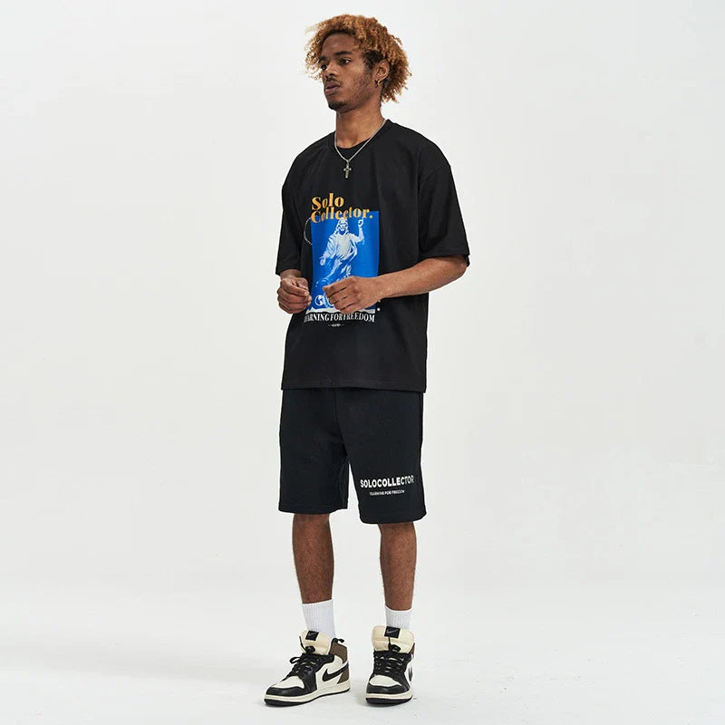 Fashionable summer t-shirt for men in a relaxed, cotton fabric with a stylish letter print