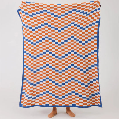 Cosy plaid blanket in a vibrant blue colour, perfect for adding warmth and charm to any indoor or outdoor setting.
