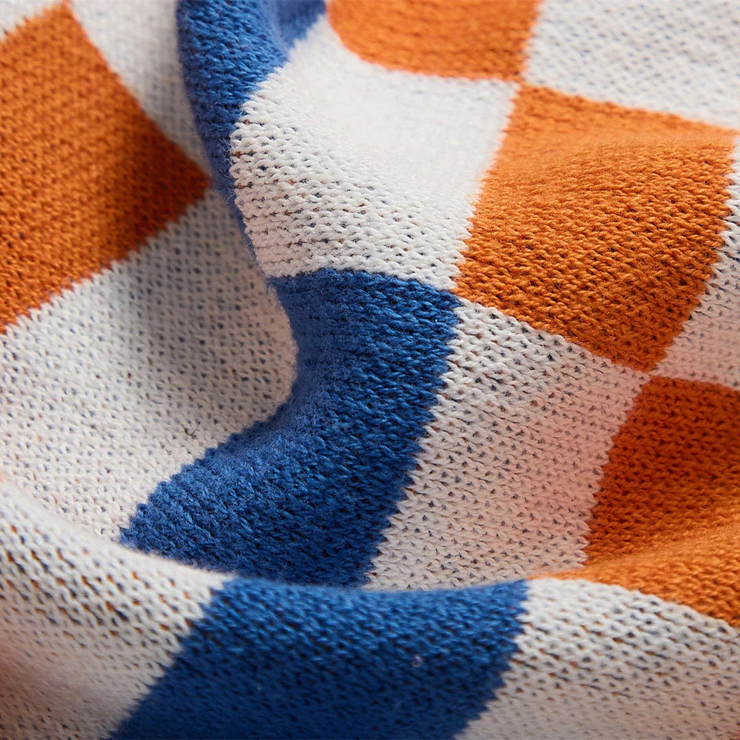 Cosy plaid blanket in a vibrant blue colour, perfect for adding warmth and charm to any indoor or outdoor setting.