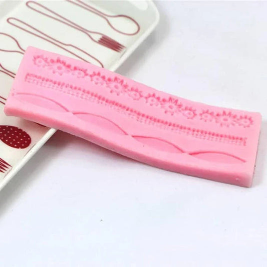 Premium 3D lace chain silicone cake mould for creating elegant and sophisticated cakes