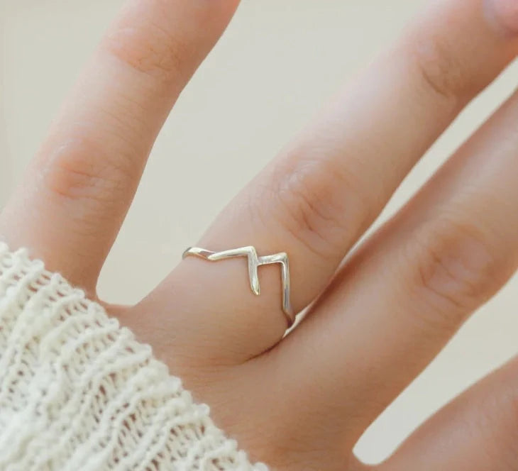 Unique mountain-shaped copper ladies' ring with antibacterial properties