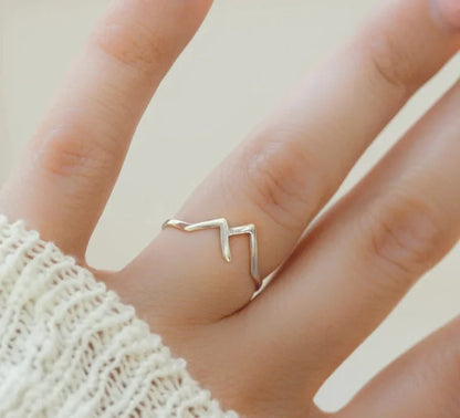 Unique mountain-shaped copper ladies' ring with antibacterial properties