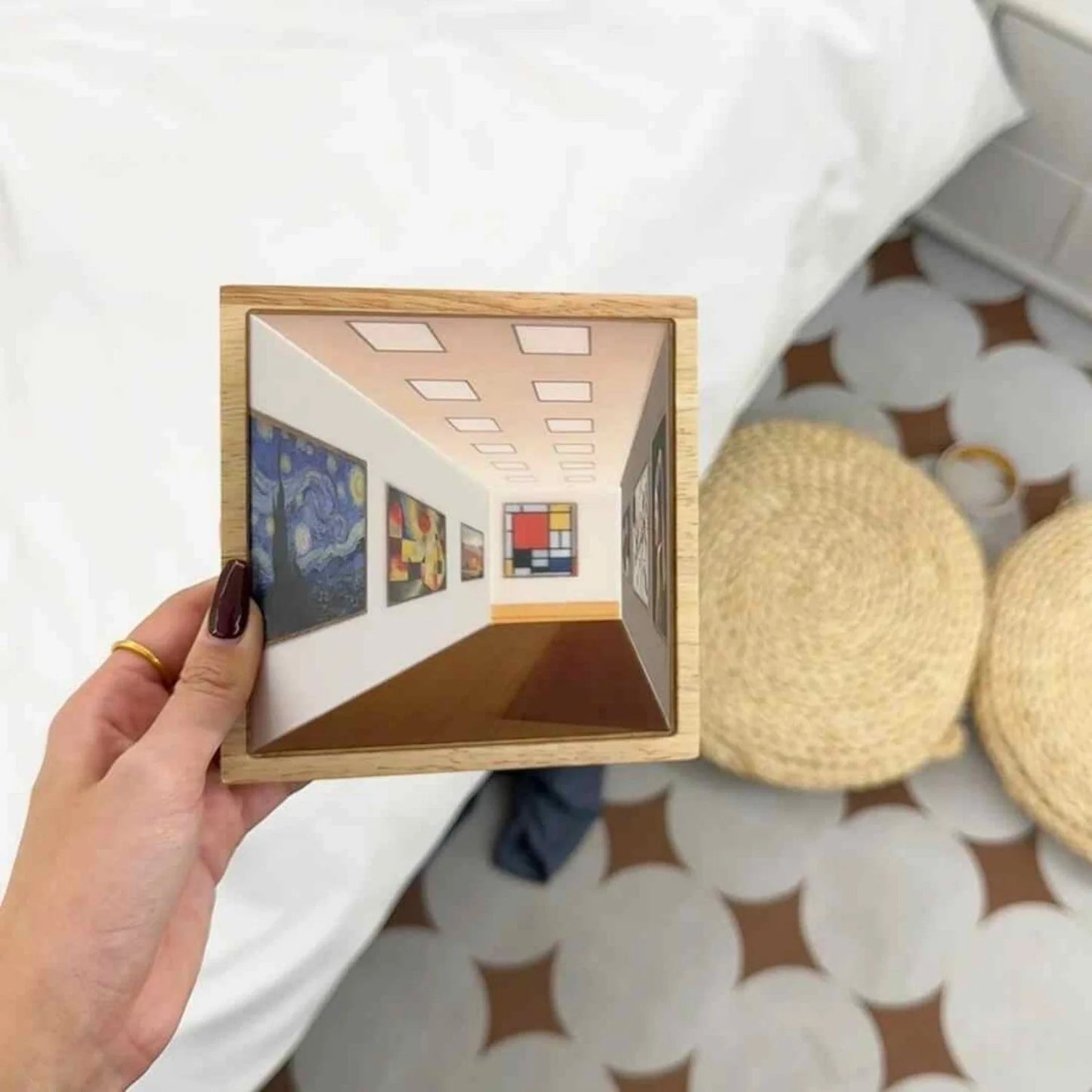 3D illusion night light with rechargeable LED and acrylic design, showing dynamic art effect