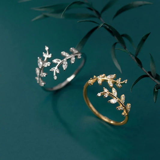 Branch Ring for Women in silver and gold, featuring a unique leaf design