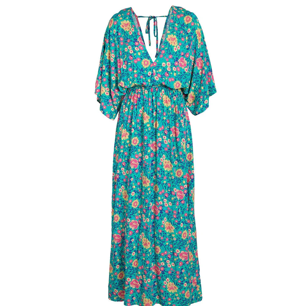 A floral print dress with an elastic waist and long loose sleeves, perfect for a relaxed and elegant British style.