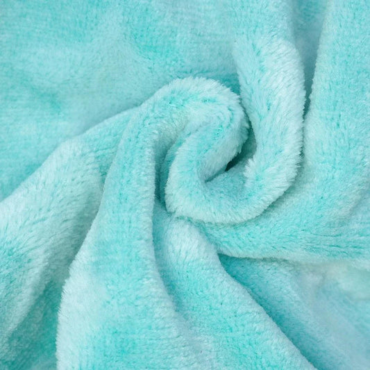 Cosy and warm winter coat for small to medium-sized dogs and cats, made with soft fleece material for comfort and protection.