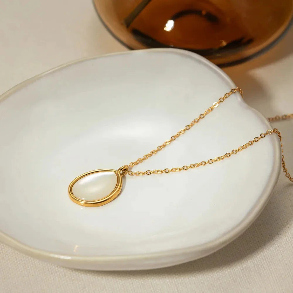 A luxury opal inlaid stainless steel drop pendant necklace with a 18K gold plating, showcasing a captivating and sophisticated design.