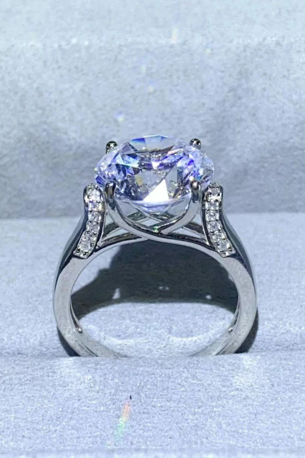 Shimmering 5 carat moissanite ring with platinum-plated setting and zircon accents