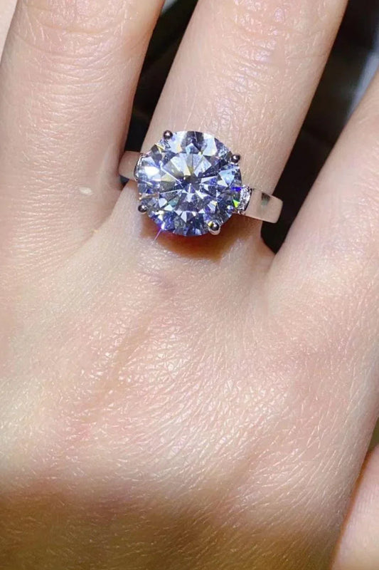 Shimmering 5 carat moissanite ring with platinum-plated setting and zircon accents