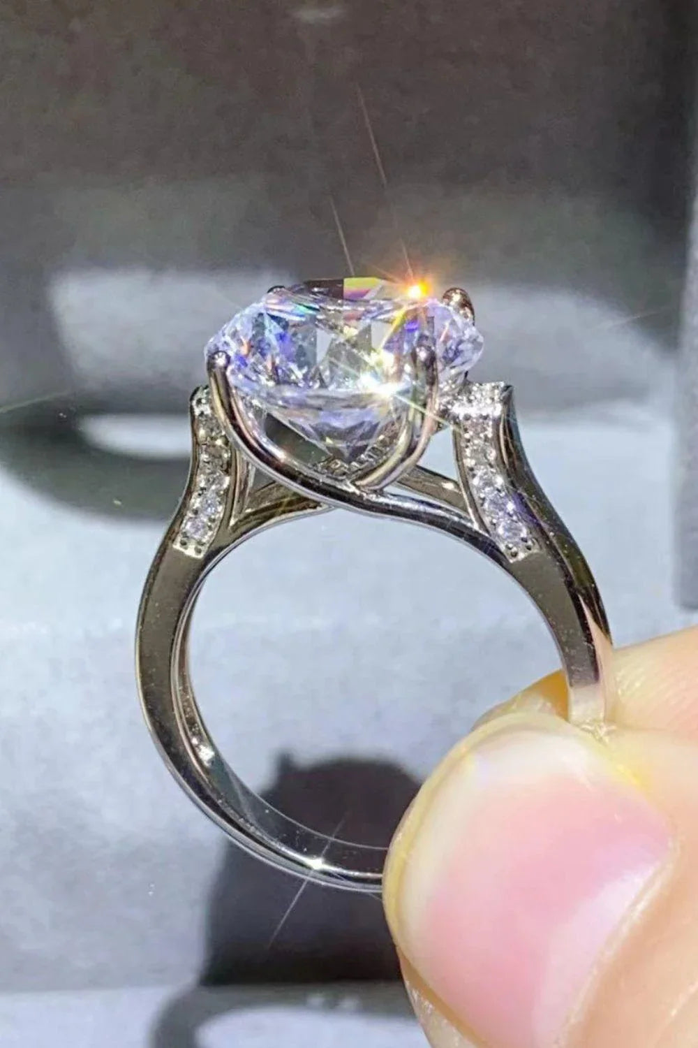 Shimmering 5 carat moissanite ring with platinum-plated setting and zircon accents
