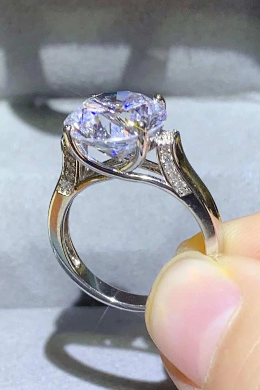 Shimmering 5 carat moissanite ring with platinum-plated setting and zircon accents