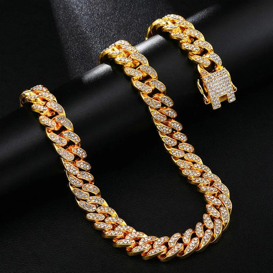 Elegant gold chain necklace with rhinestone embellishments, perfect for everyday wear