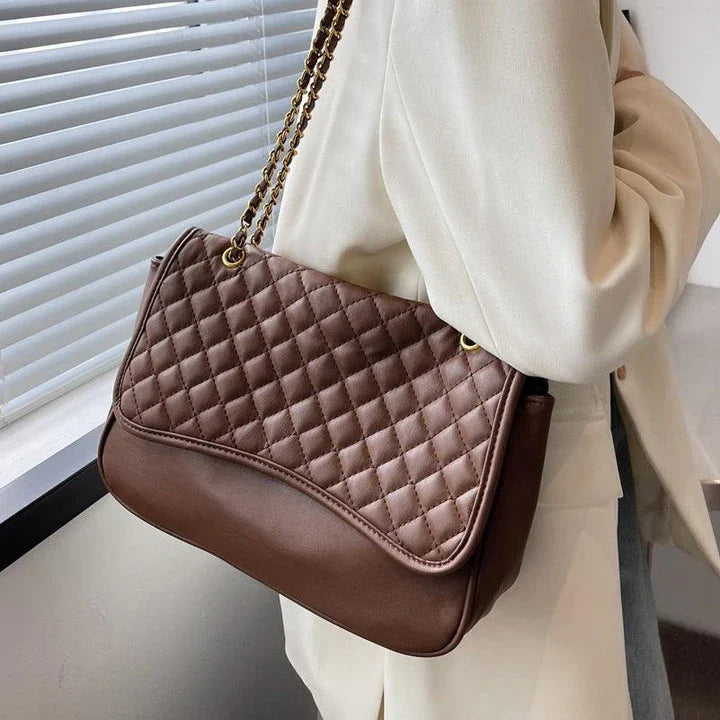 Fashion Simple Solid Colour Diamond Chain Bag in black and brown colours, featuring a sleek, minimalist design and a chic diamond-shaped chain detail.