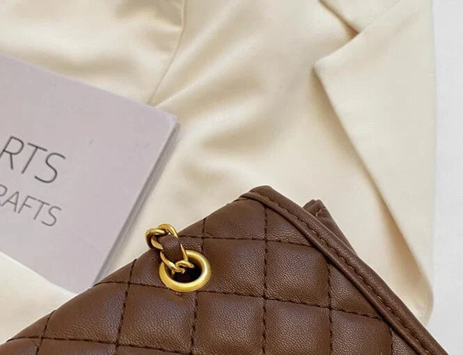 Fashion Simple Solid Colour Diamond Chain Bag in black and brown colours, featuring a sleek, minimalist design and a chic diamond-shaped chain detail.
