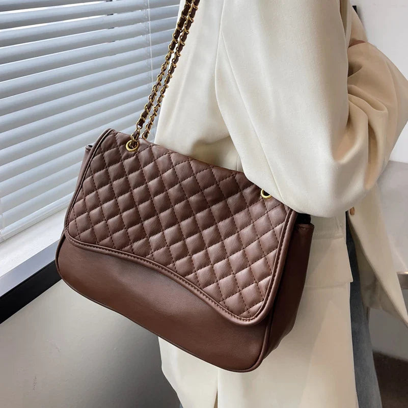 Fashion Simple Solid Colour Diamond Chain Bag in black and brown colours, featuring a sleek, minimalist design and a chic diamond-shaped chain detail.