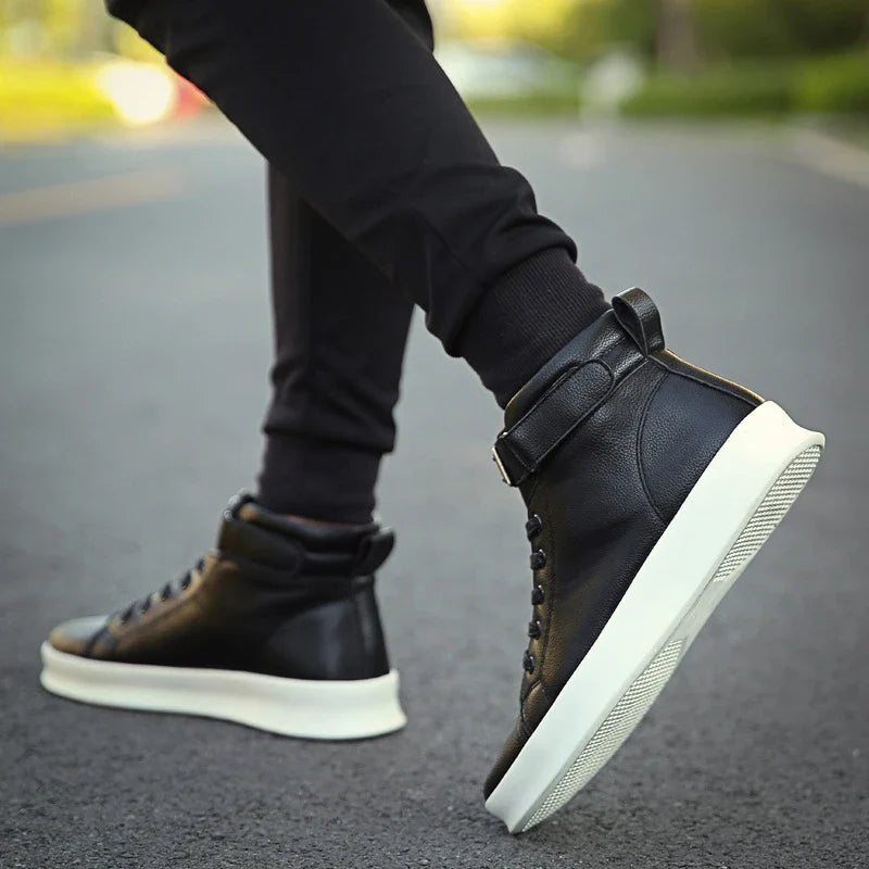 Casual youth board shoes in white, featuring a lightweight and breathable design for all-day comfort