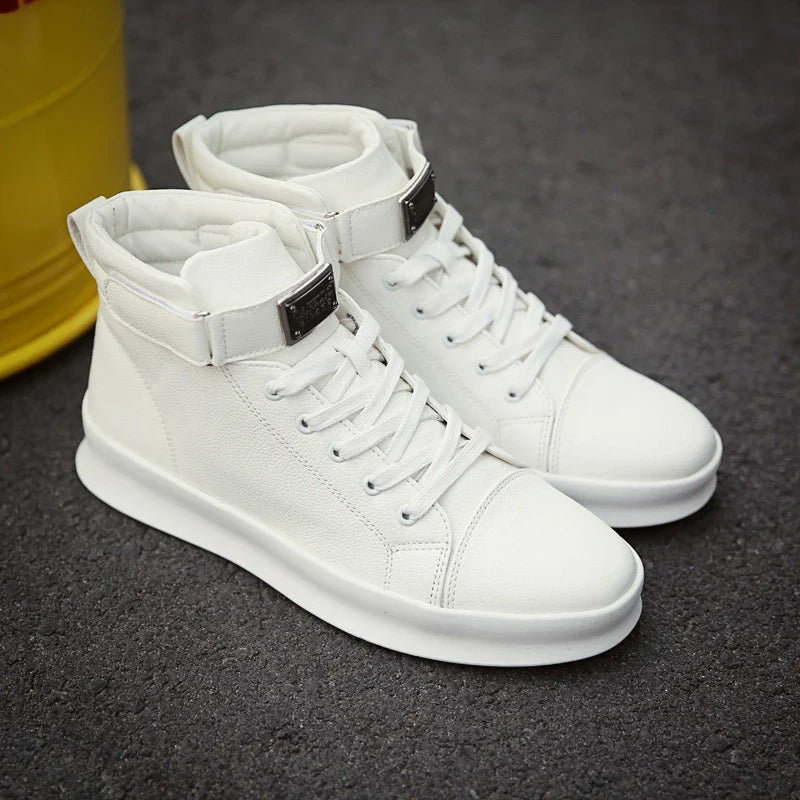 Casual youth board shoes in white, featuring a lightweight and breathable design for all-day comfort