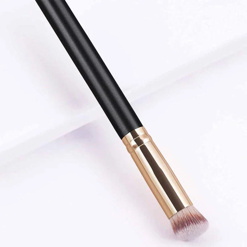 Black Eyeshadow Blending Brush from Trendha - Soft, Smooth Bristles for Flawless Eye Makeup Application
