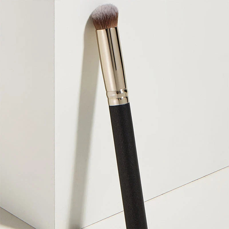 Black Eyeshadow Blending Brush from Trendha - Soft, Smooth Bristles for Flawless Eye Makeup Application