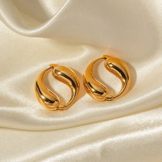 Elegant 18K gold-plated stainless steel water drop earrings with a vintage O-shaped pendant, designed for timeless style and everyday wear.