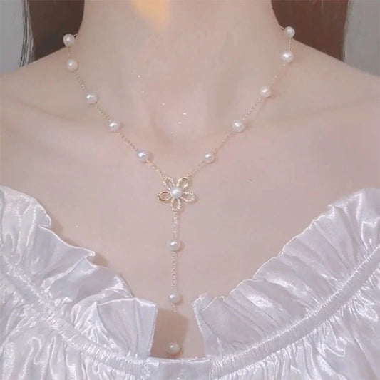 Freshwater pearl necklace with flower design and real gold plating