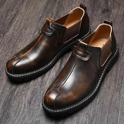 Men's outdoor leisure boots in classic British style, made from premium cowhide leather with a thick sole and middle heel