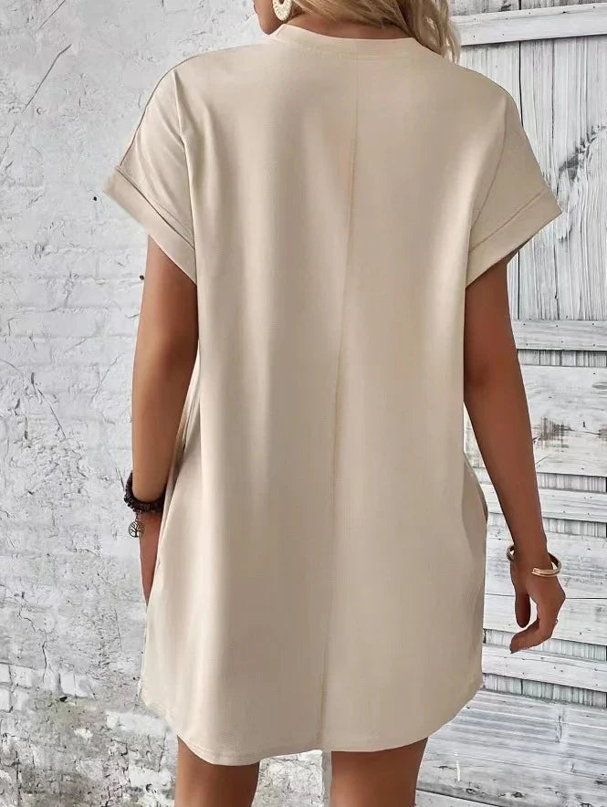 Trendha Loose Short Sleeve Dress with Pockets - Casual Solid Colour Round Neck Straight Dress for Women